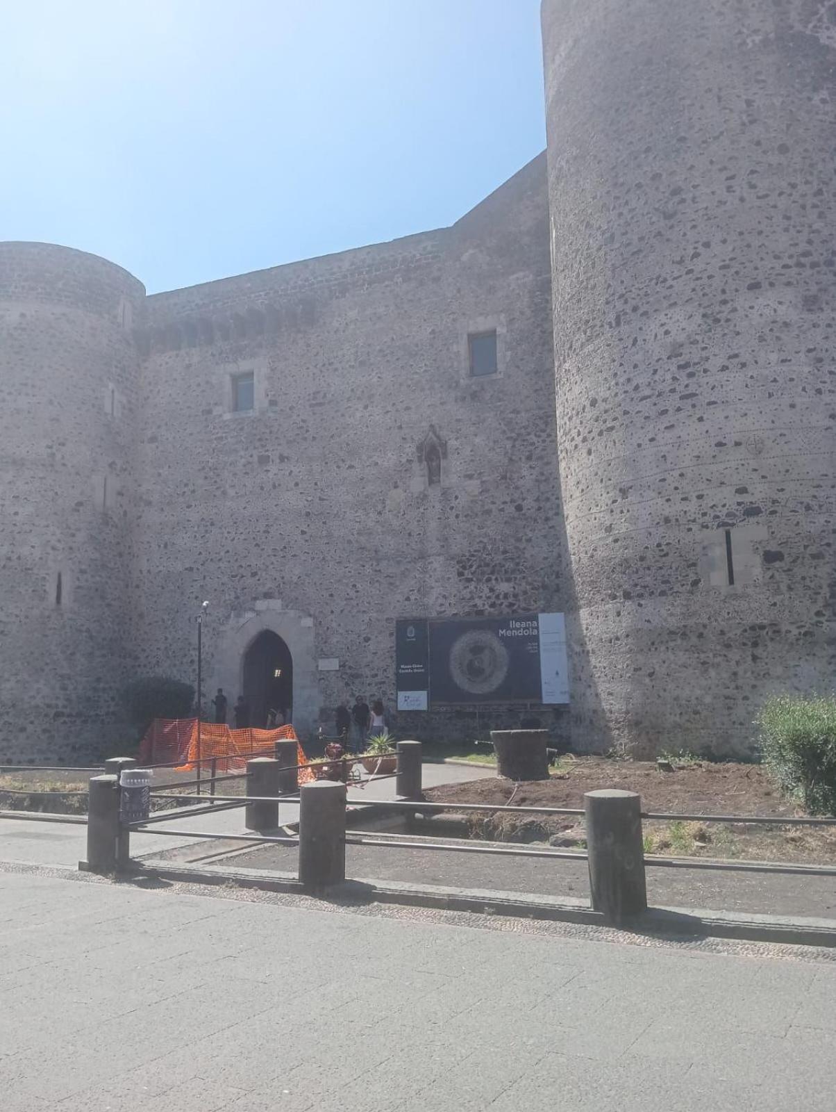 Il Castello Di Patty Apartment Catania Luaran gambar
